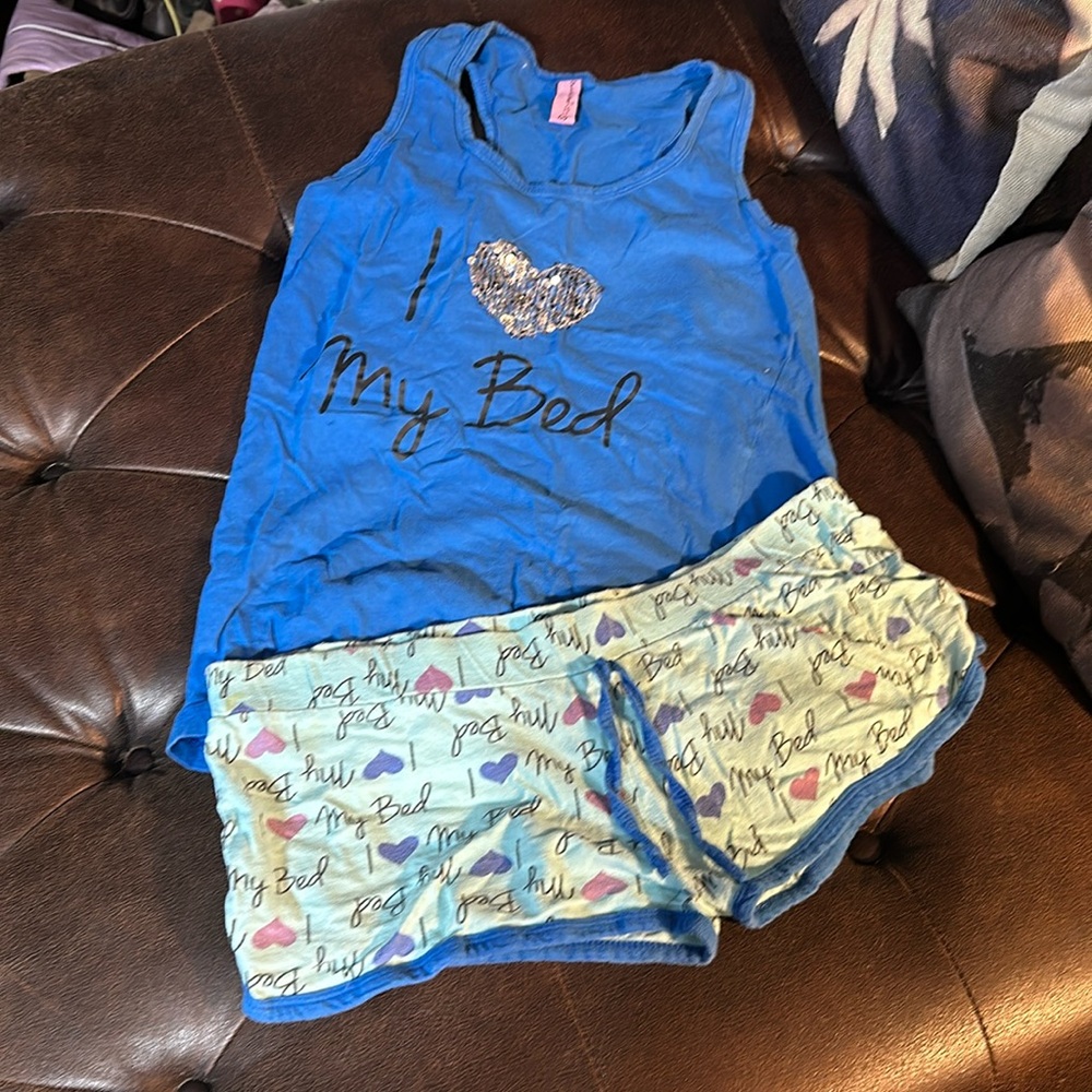 Pajamas medium love to sleep brand